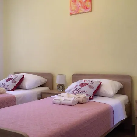 Stunning In Zdrilo ヤセニクセ