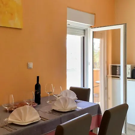 Ferienhaus Stunning In Zdrilo *